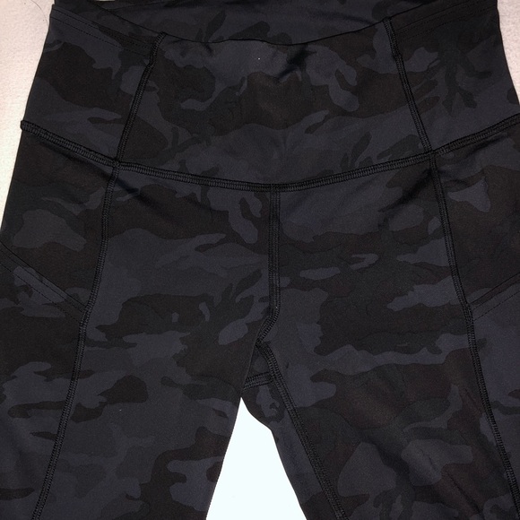 Lululemon Fast and Free 10” Camo Shorts Size 4 - Picture 7 of 8